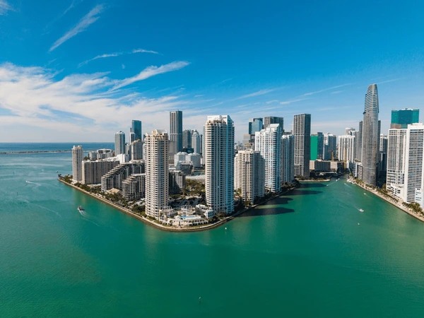 panoramic-modern-architecture-miami-downtown-600nw-2614340559 (1)